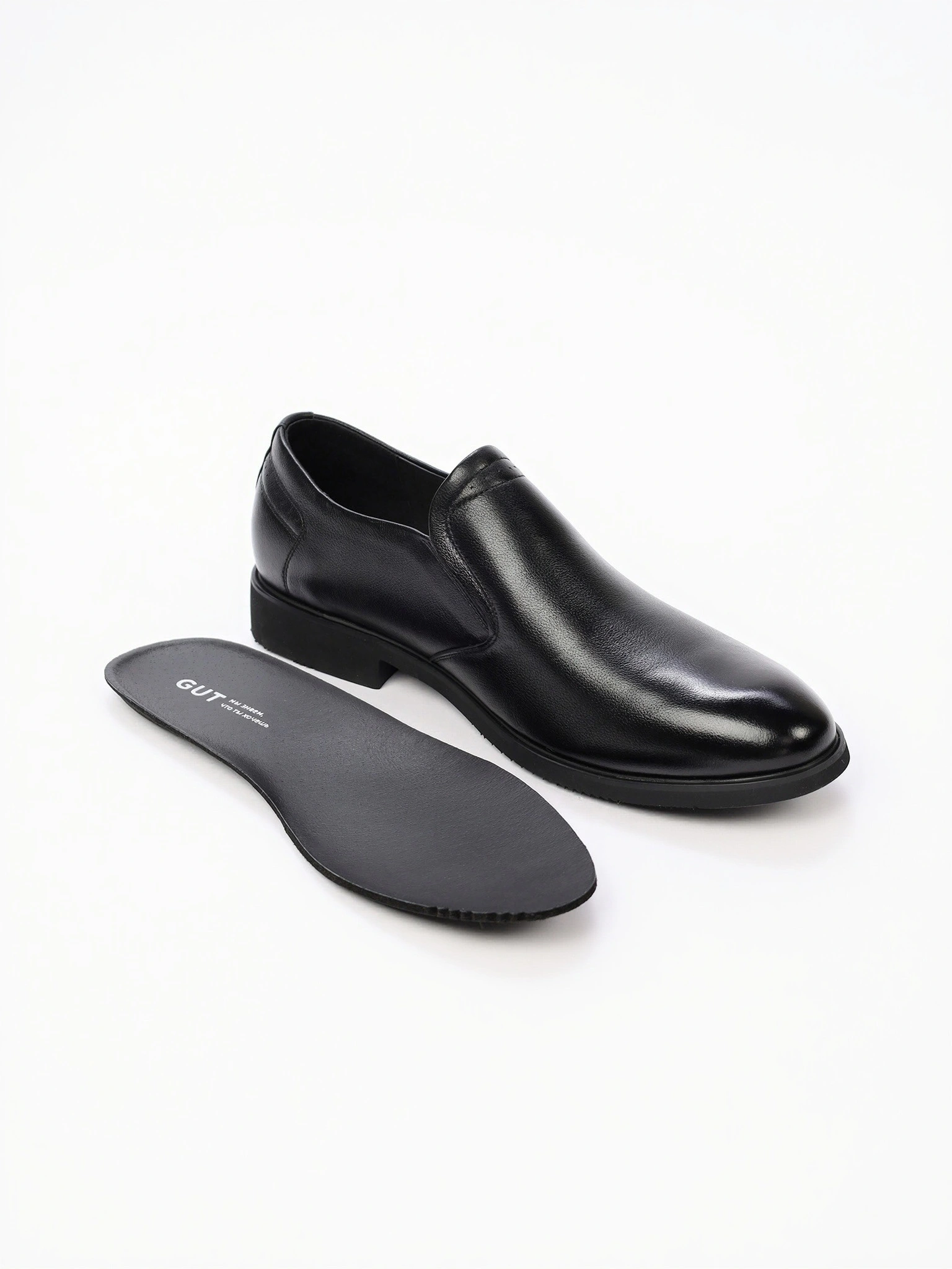 Туфли черного цвета с эластичными вставками на низком каблуке